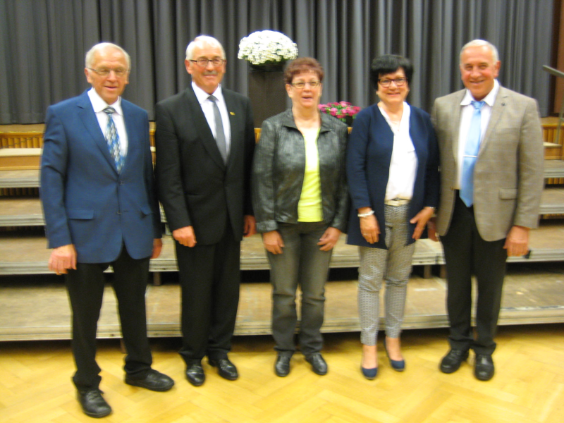 v.l. Gruppenchorl. Josef Stahl; Gruppenvors. Hubert Heffele; Kassierin und Schriftführerin: Gisela Attinger; Gruppenvors. Eva Reichert, stv. Gruppenchorl. Volker Graseck